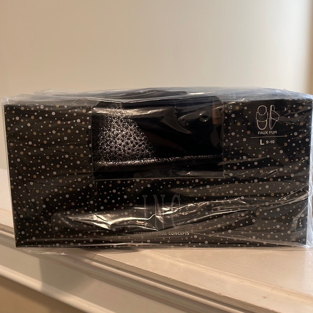 COPY - NIB INC Silver Metallic Slippers with faux fur. Size 9–10. Beautiful!
